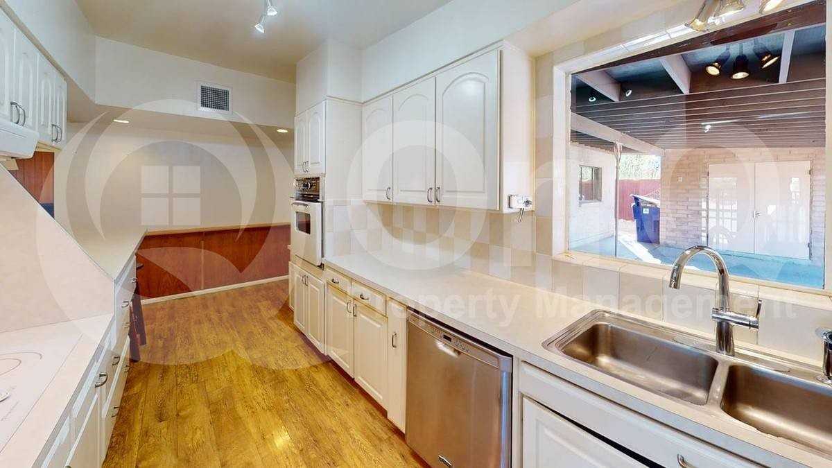 6950 East Hawthorne Street - Photo 3 of 10