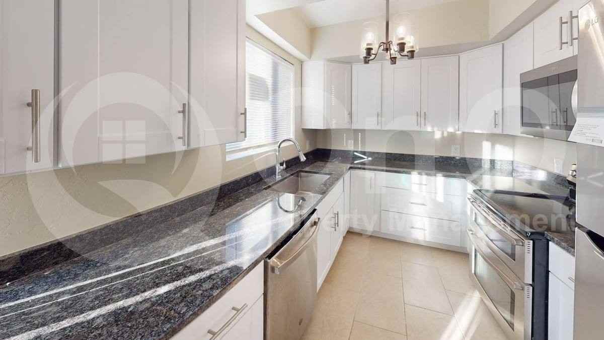 2921 W Saint Tropaz Ave #1 - Photo 4 of 10