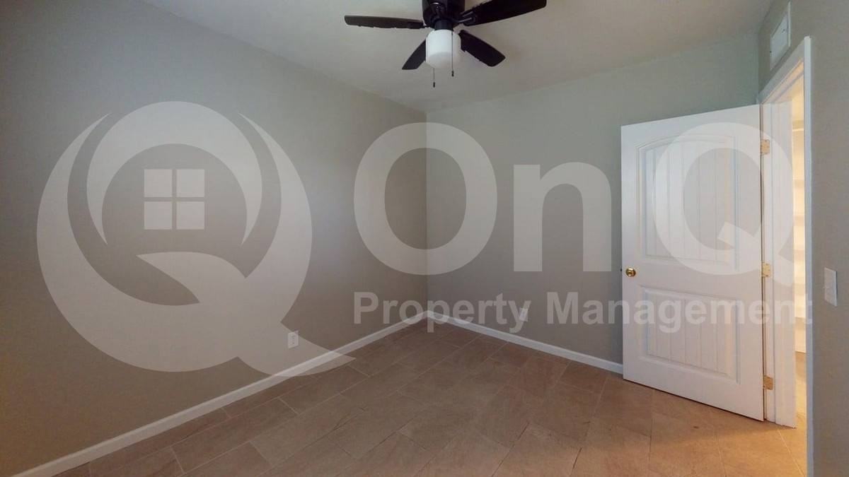 2921 W Saint Tropaz Ave #1 - Photo 6 of 10