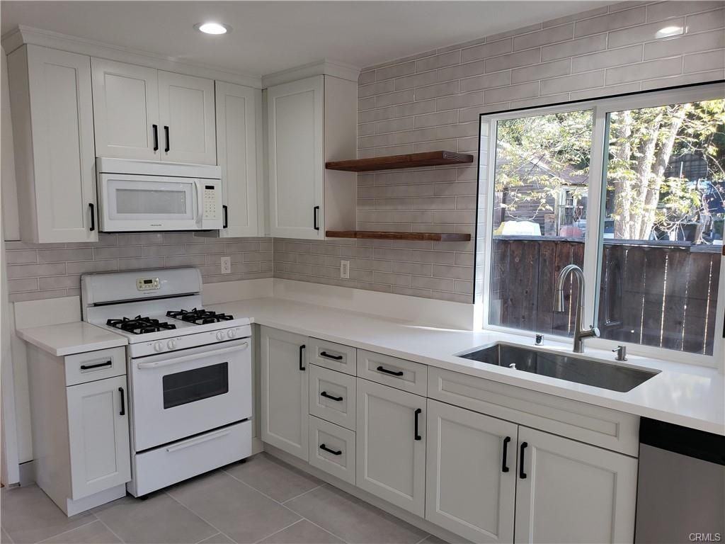 688 Atchison Street - Photo 2 of 9