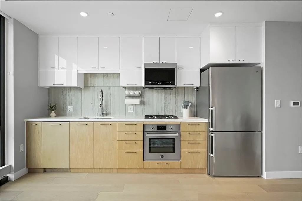 400 S Broadway - Photo 4 of 41