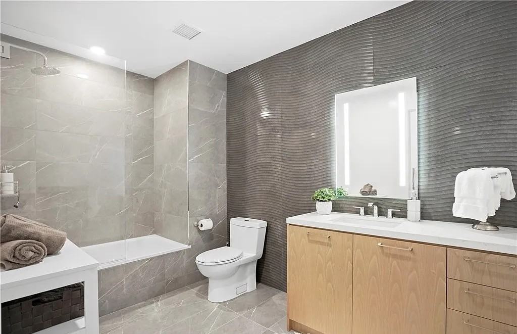 400 S Broadway - Photo 6 of 41