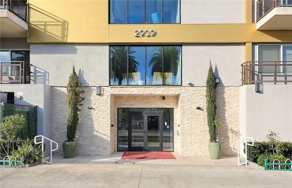 2939 Leeward Ave - Photo 5 of 40