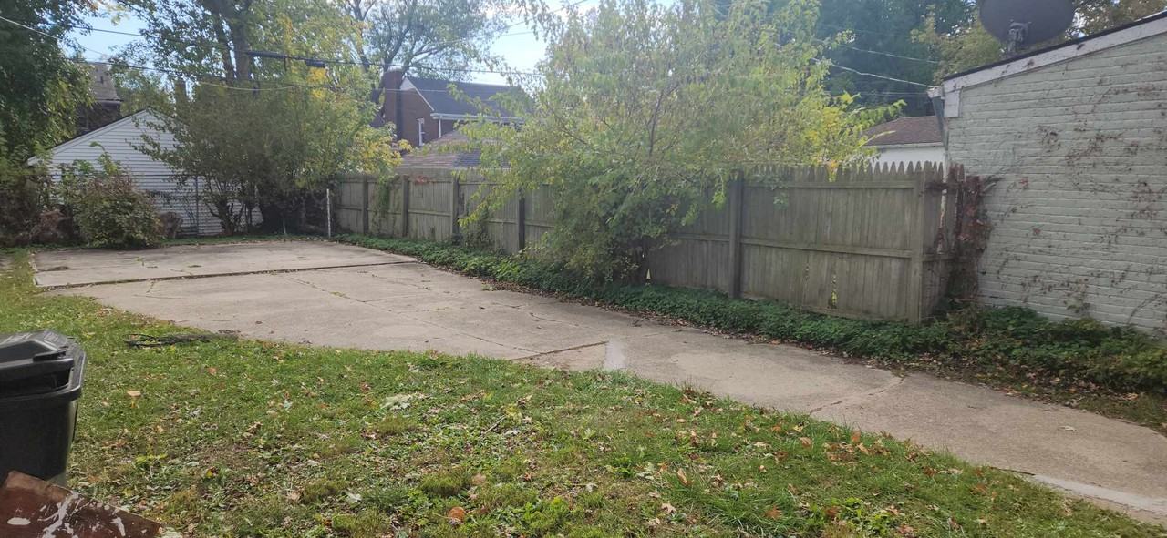 11632 Laing St - Photo 2 of 16