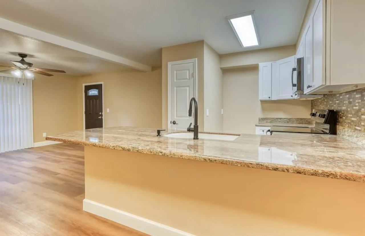 2909 Huntington Blvd - Photo 2 of 8