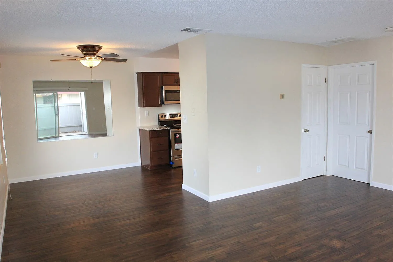 2909 Huntington Blvd - Photo 3 of 8