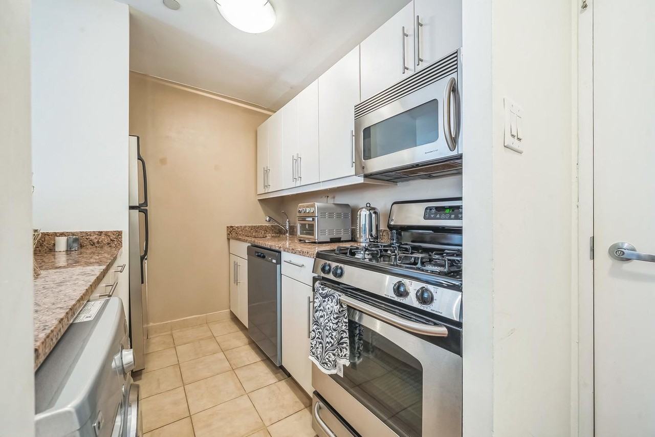 219-29 S 18Th St - Photo 3 of 9