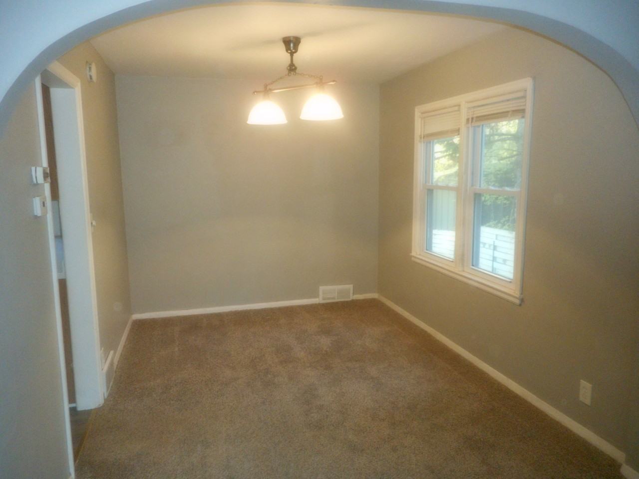 3412 W 32nd St - Photo 4 of 17