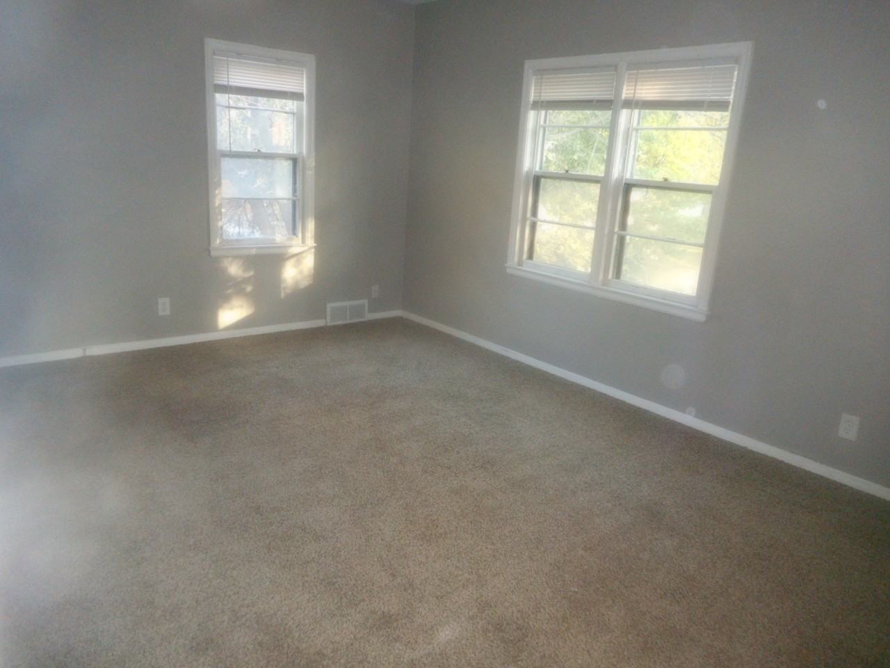 3412 W 32nd St - Photo 7 of 17