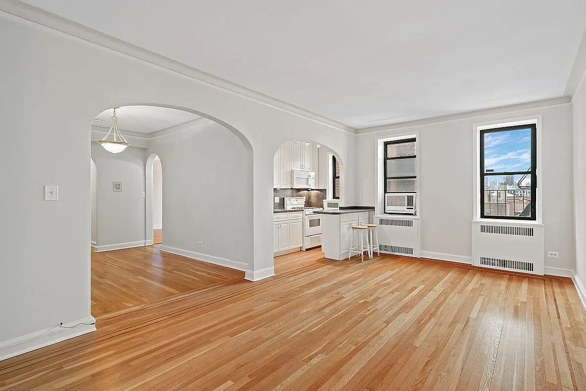 2540 31St Ave - Photo 3 of 15