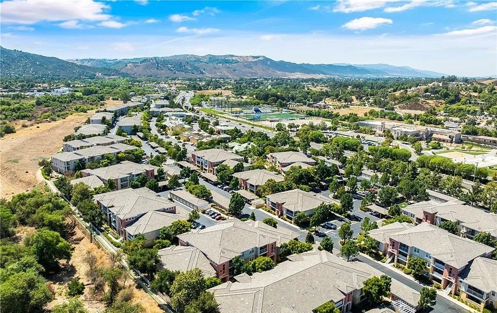 31361 Taylor Ln - Photo 2 of 18