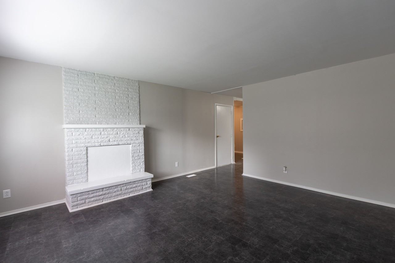 6218 E Hampton Dr - Photo 4 of 12