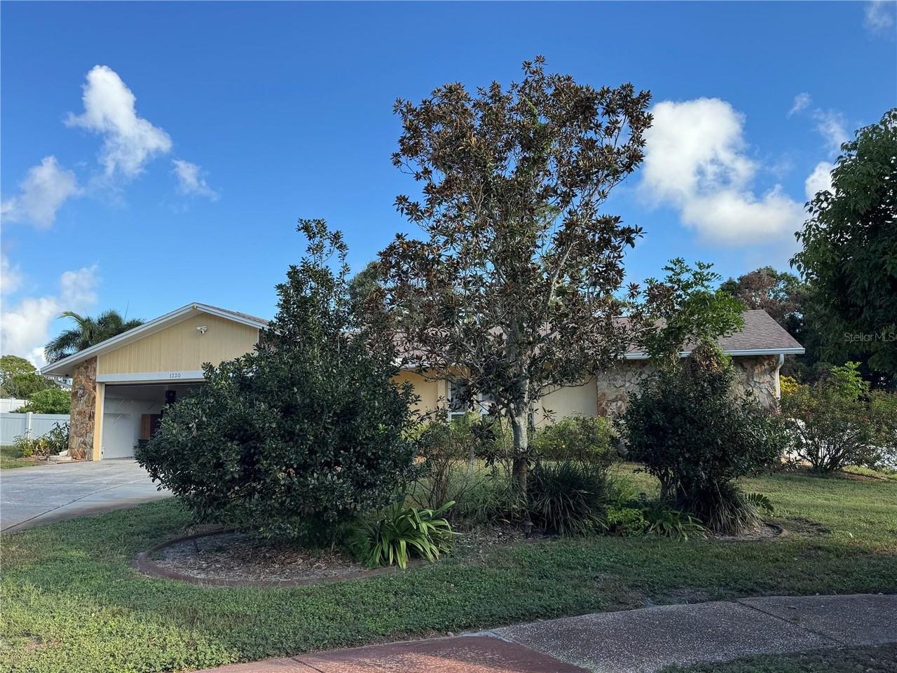 1330 Sunset Ct - Photo 2 of 24
