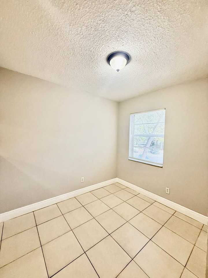 7156 E Bank Dr - Photo 5 of 23