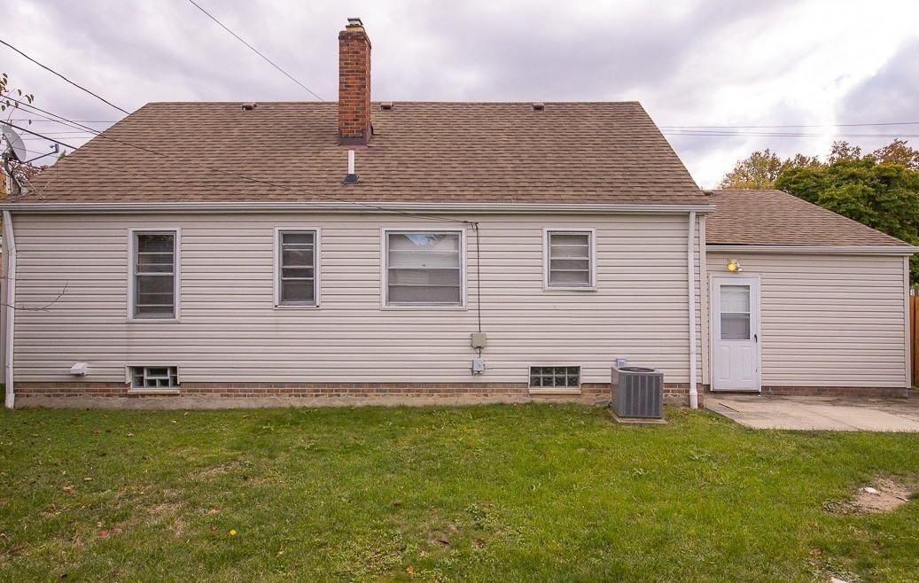 28525 Lake Shore Blvd - Photo 2 of 21