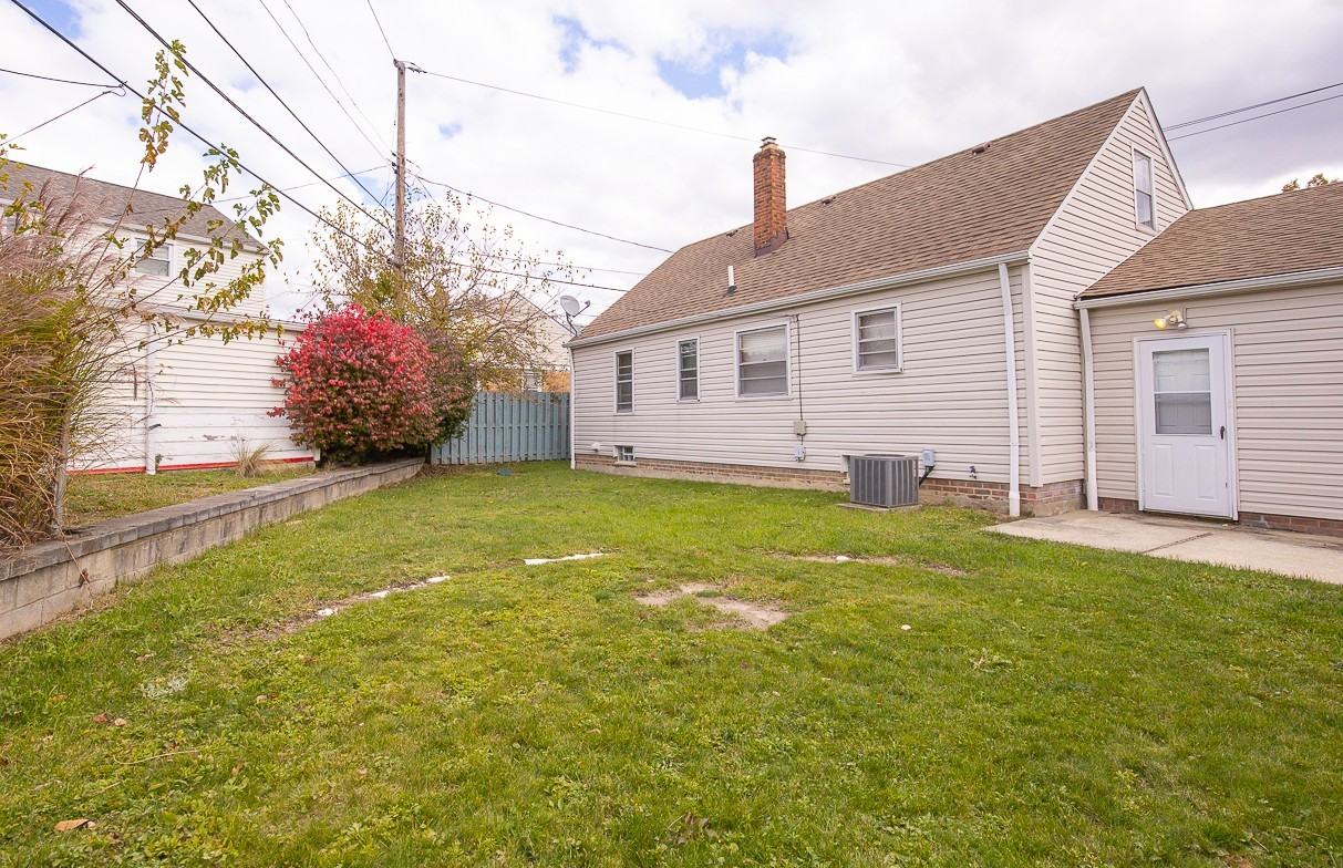 28525 Lake Shore Blvd - Photo 3 of 21