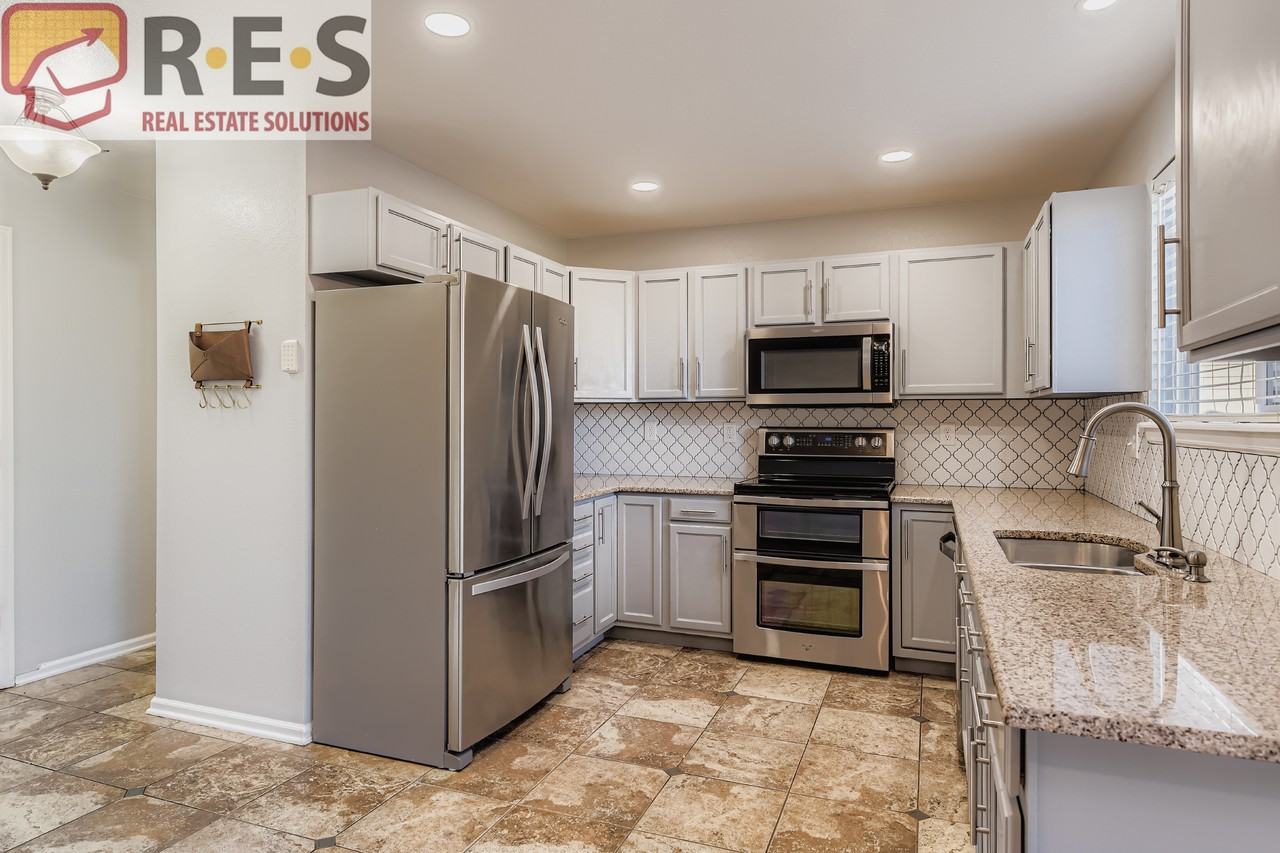 4927 Tarcoola Ln - Photo 2 of 19