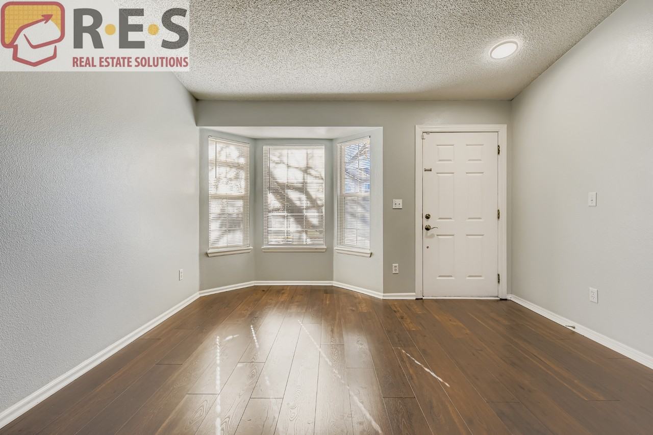 4927 Tarcoola Ln - Photo 5 of 19