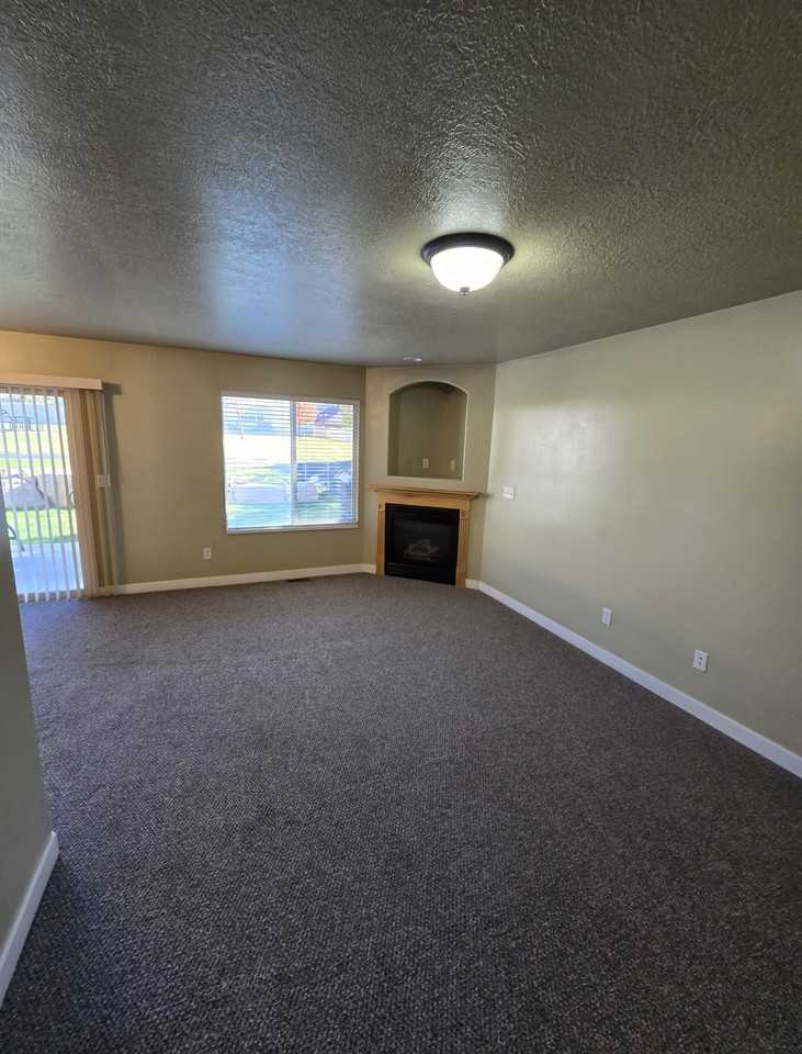 1650 Ne - Photo 2 of 11