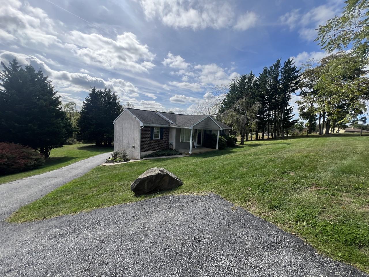 103 Douglas Dr - Photo 2 of 50