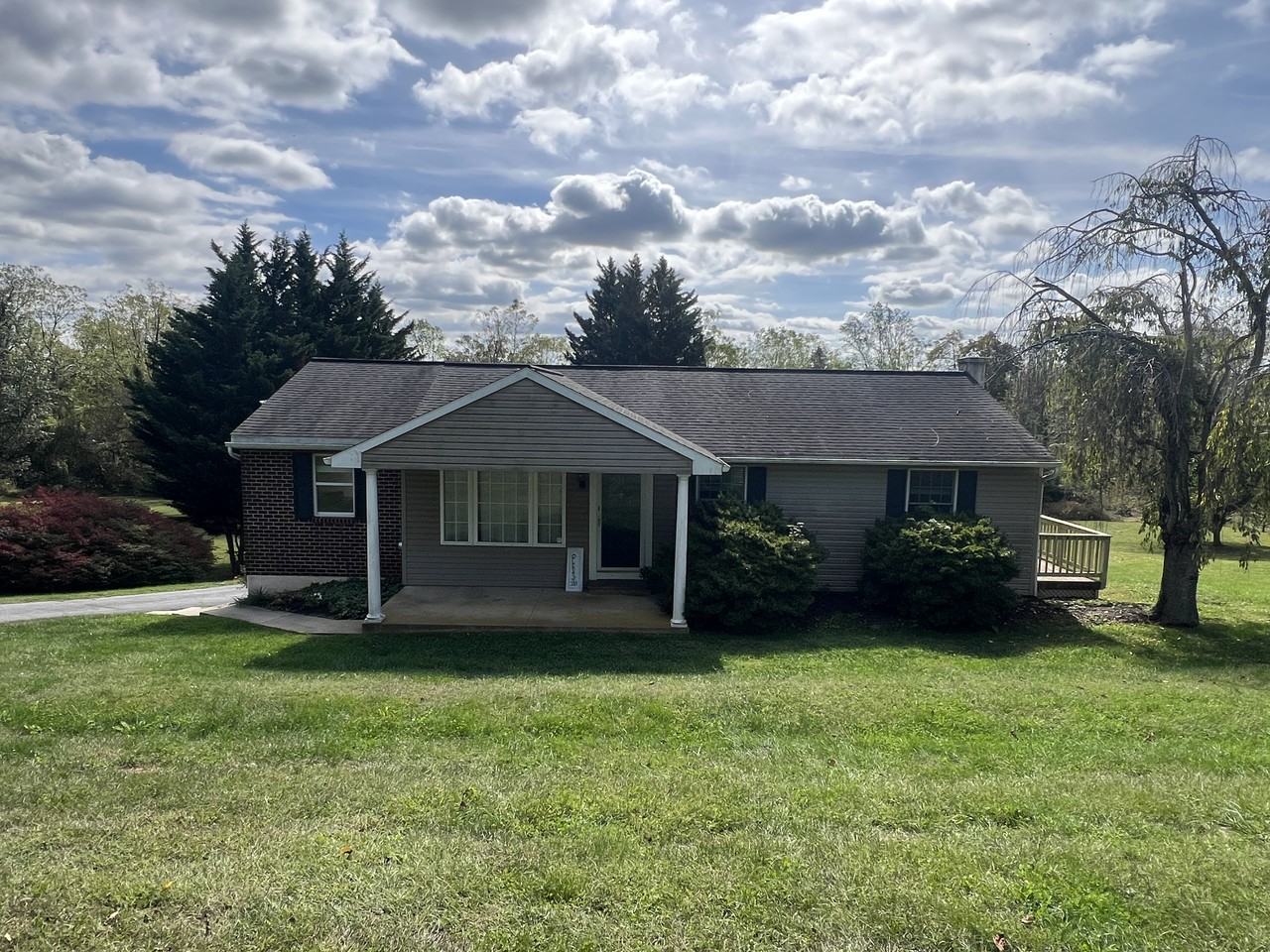 103 Douglas Dr - Photo 3 of 50