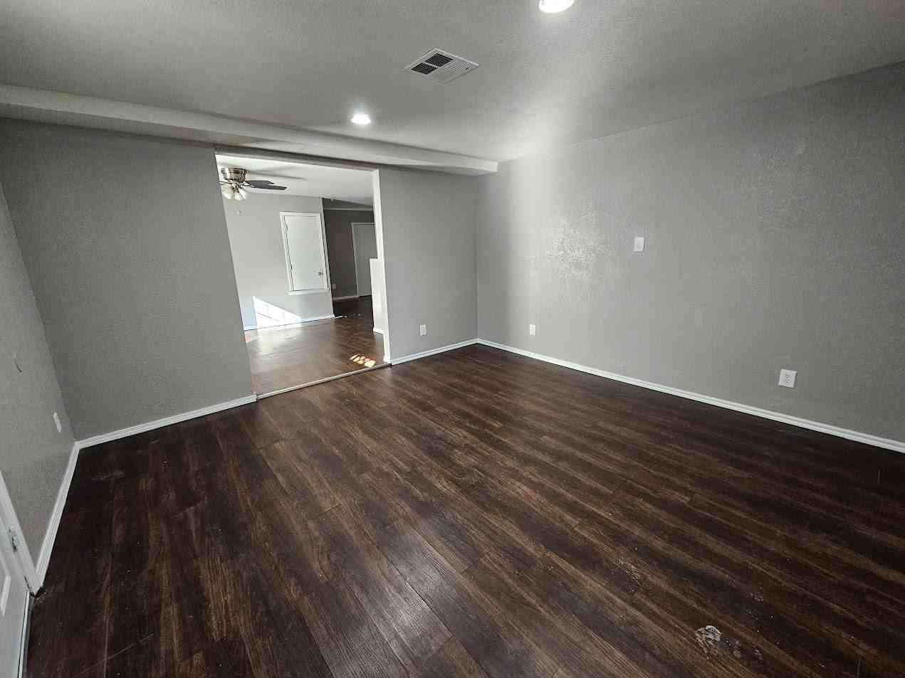 10718 Ne 43rd St - Photo 3 of 25
