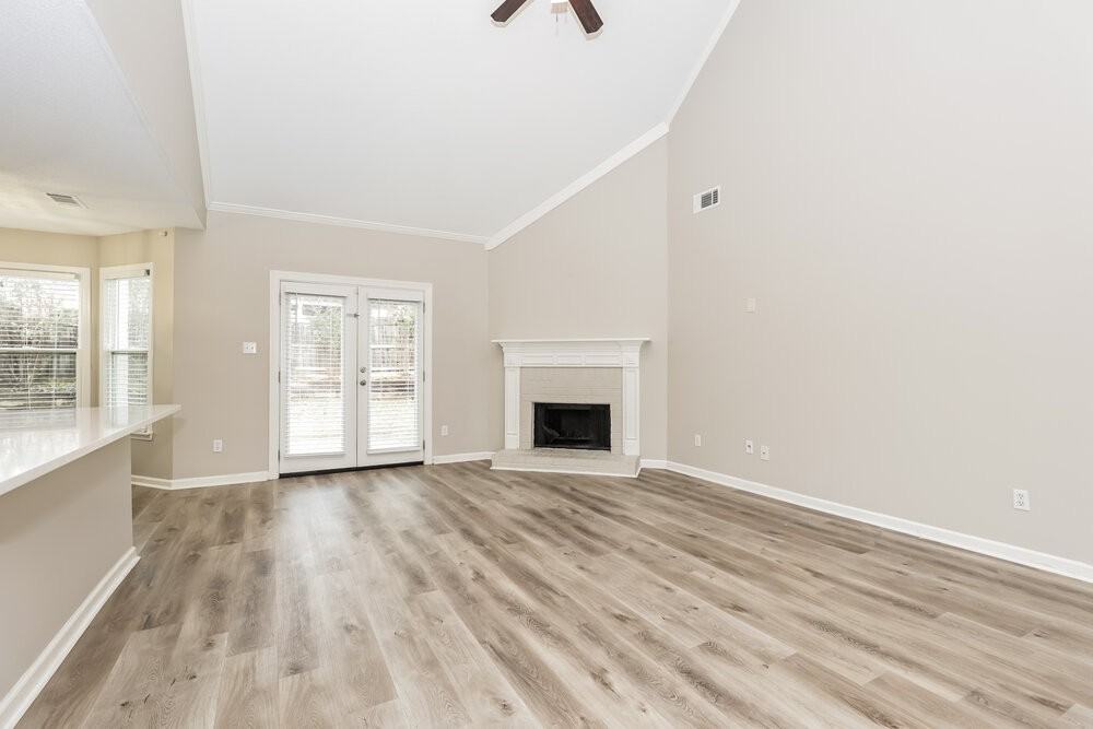 8690 Sandy Hill Cv E - Photo 4 of 17