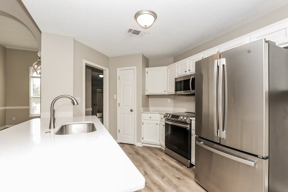 8690 Sandy Hill Cv E - Photo 7 of 17