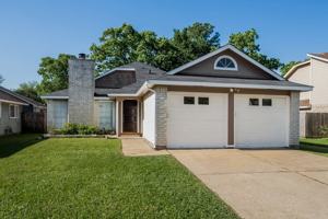 featured image of 19523 Lake Hollow Ln