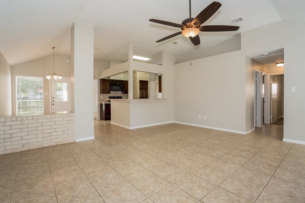 19523 Lake Hollow Ln - Photo 4 of 15