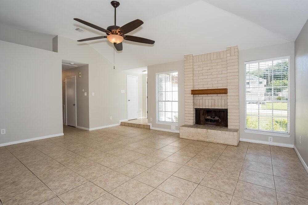 19523 Lake Hollow Ln - Photo 5 of 15