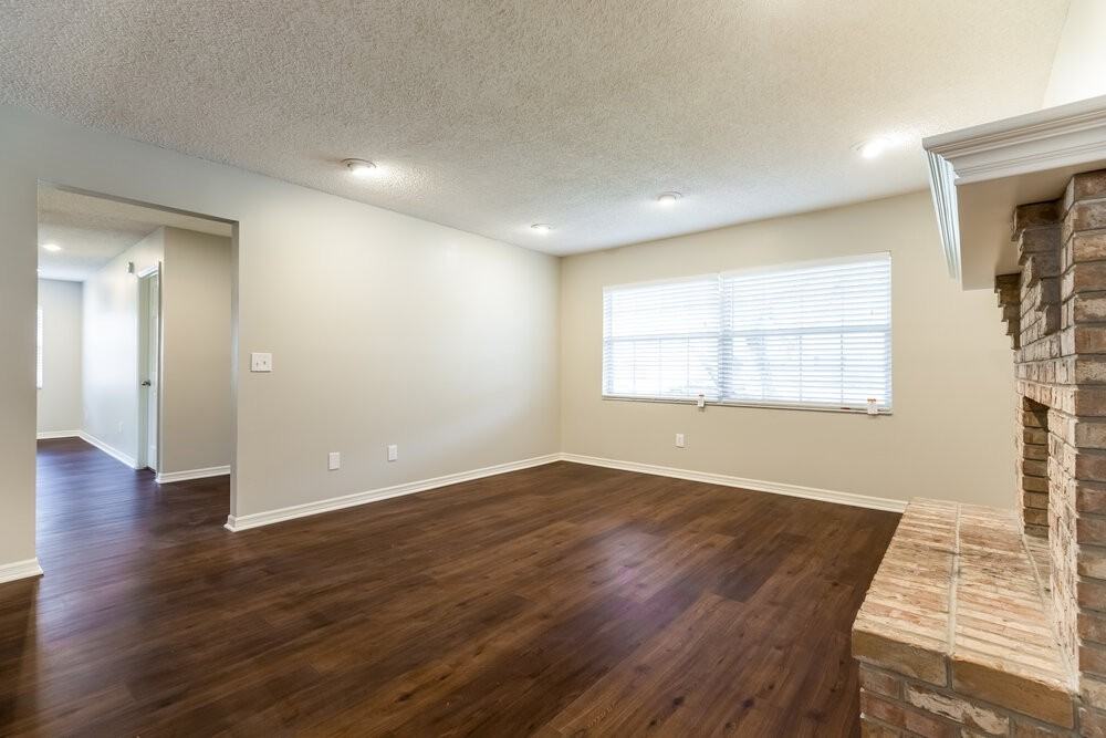 948 March Hare Ct - Photo 4 of 15