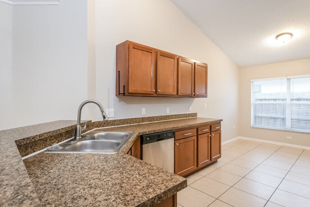 4643 Eagle Peak Dr - Photo 7 of 16