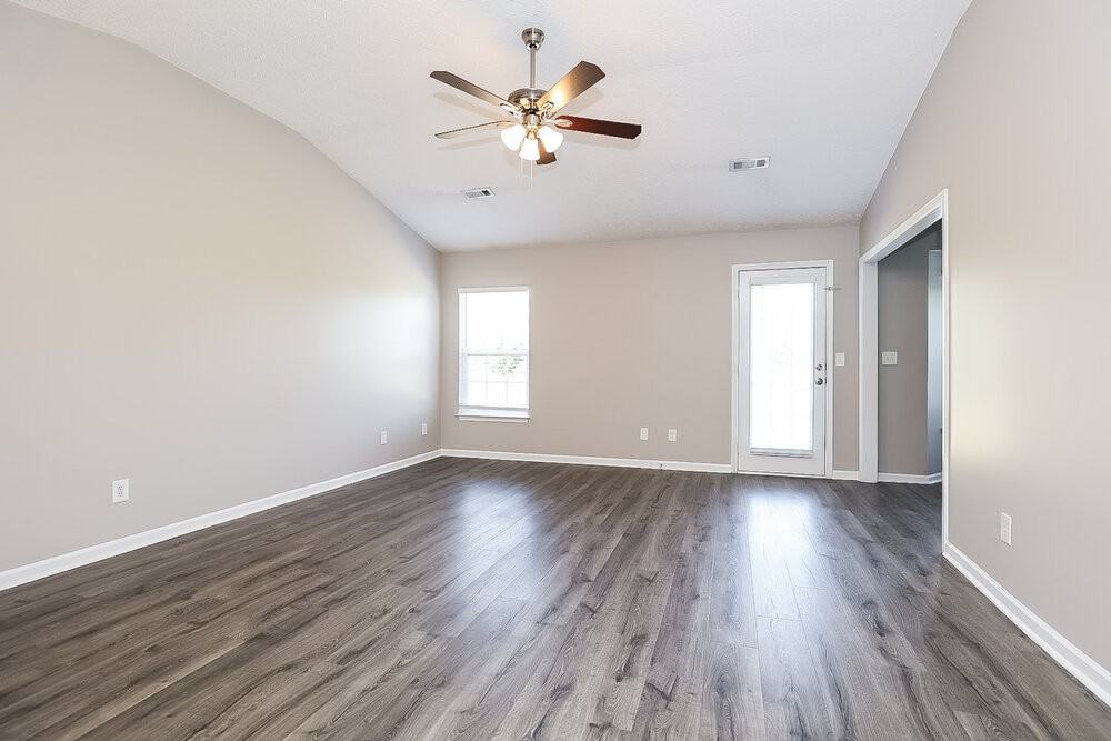 5011 Deer Creek Ct - Photo 3 of 16