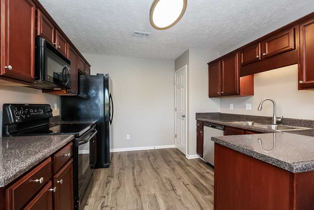 5011 Deer Creek Ct - Photo 7 of 16