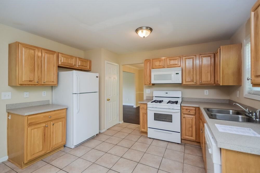 919 Garden Meadows Ct - Photo 7 of 17