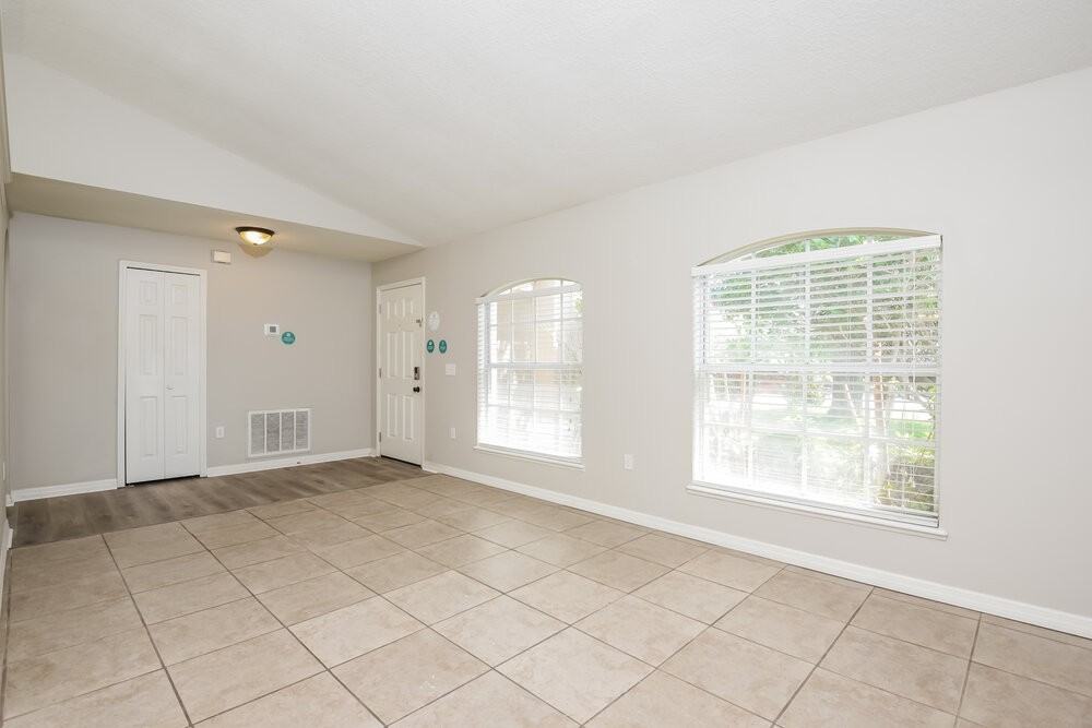 14544 Lycastle Cir - Photo 4 of 16