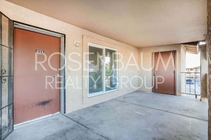 465 W Ivyglen St #211 - Photo 4 of 17