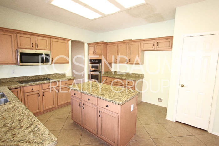 4632 Harwell Street - Photo 7 of 31