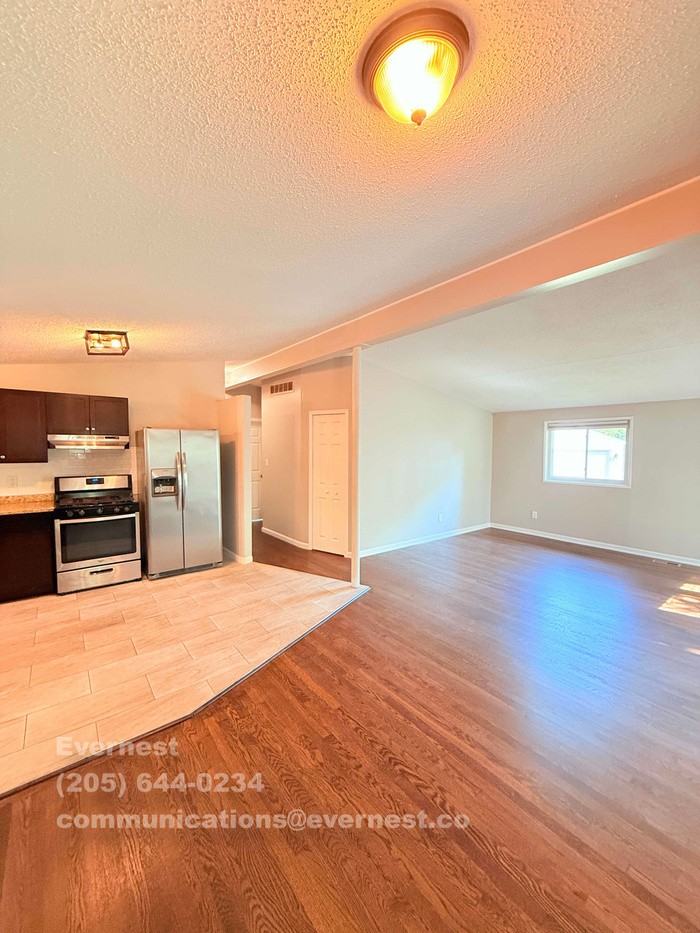 23215 Berkley St - Photo 5 of 33