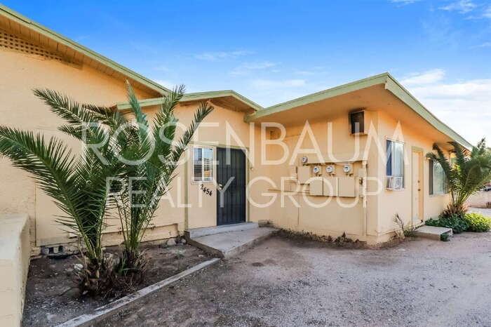 2454 N Treat Ave #2454 - Photo 4 of 17