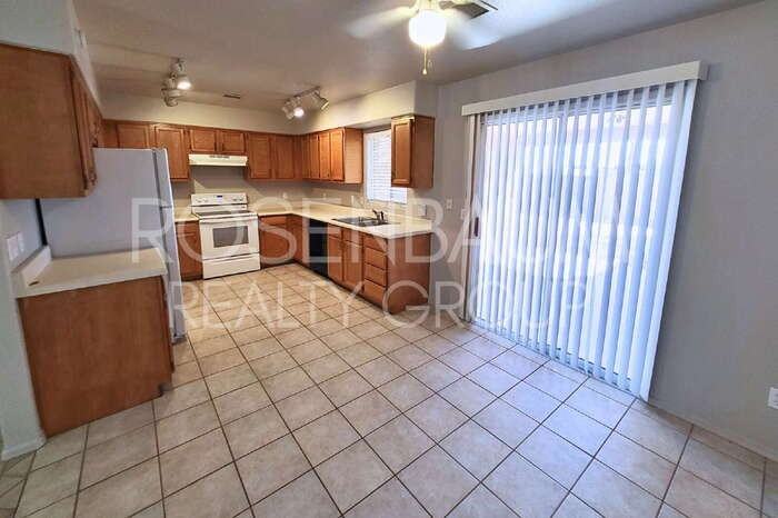 8585 W Santa Cruz Blvd #8585 - Photo 5 of 34