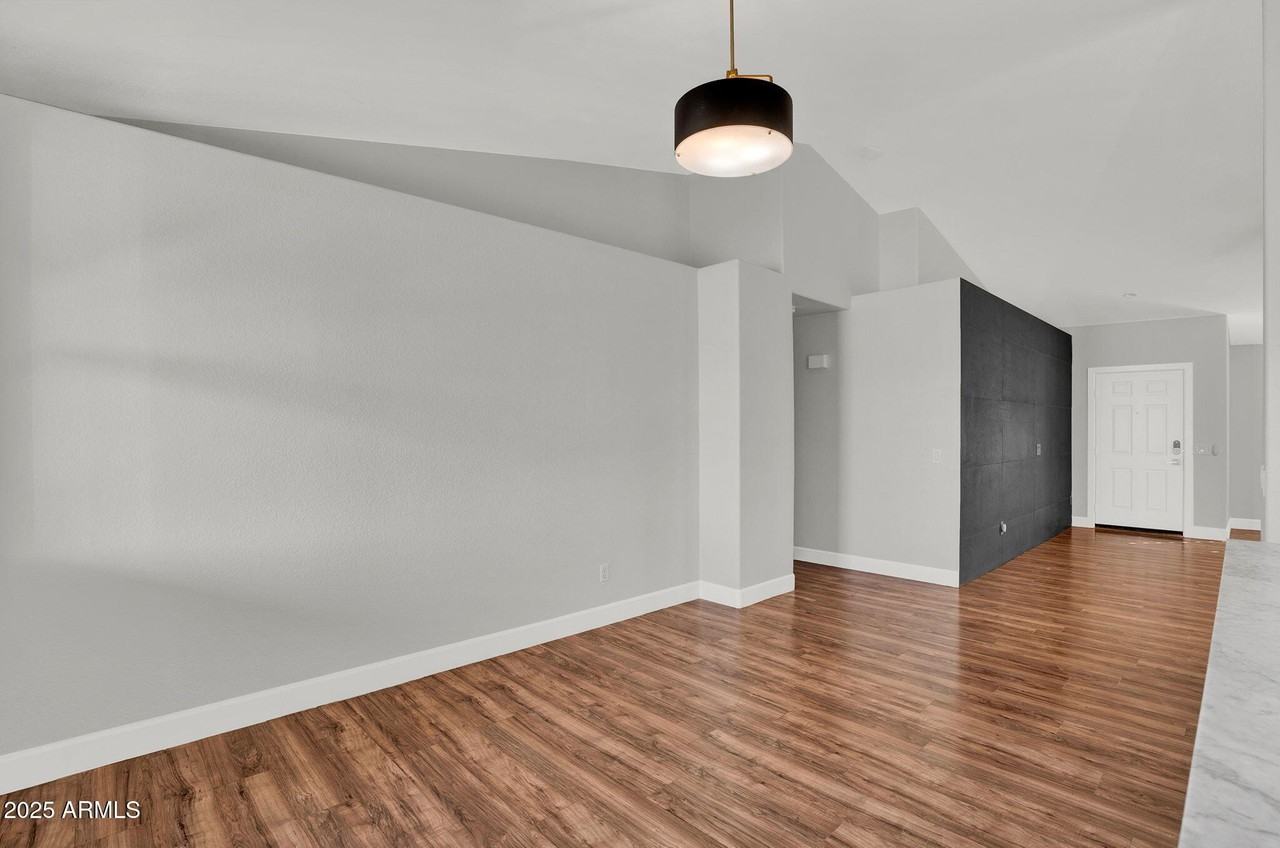 8406 West Dahlia Drive - Photo 5 of 44