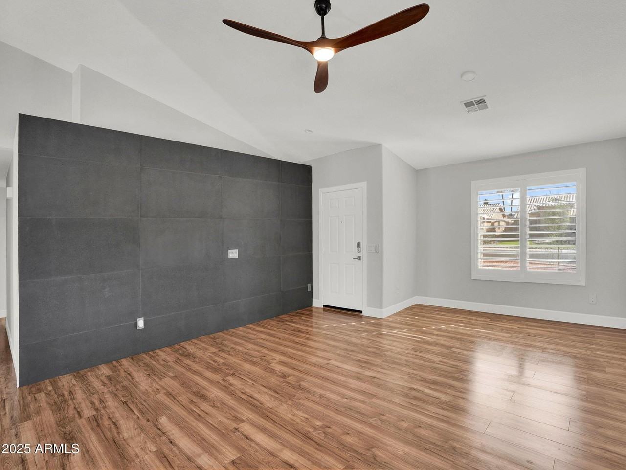 8406 West Dahlia Drive - Photo 6 of 44