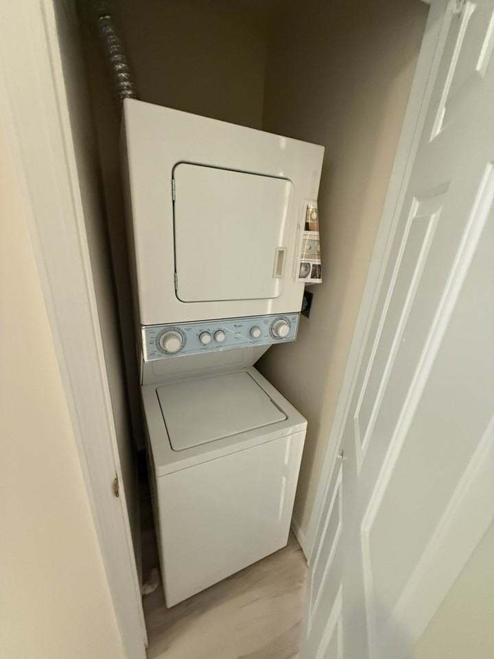 304 St Michaels Walk - Photo 5 of 20