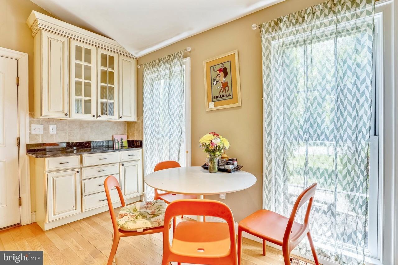 10145 Colebrook Ave - Photo 5 of 30