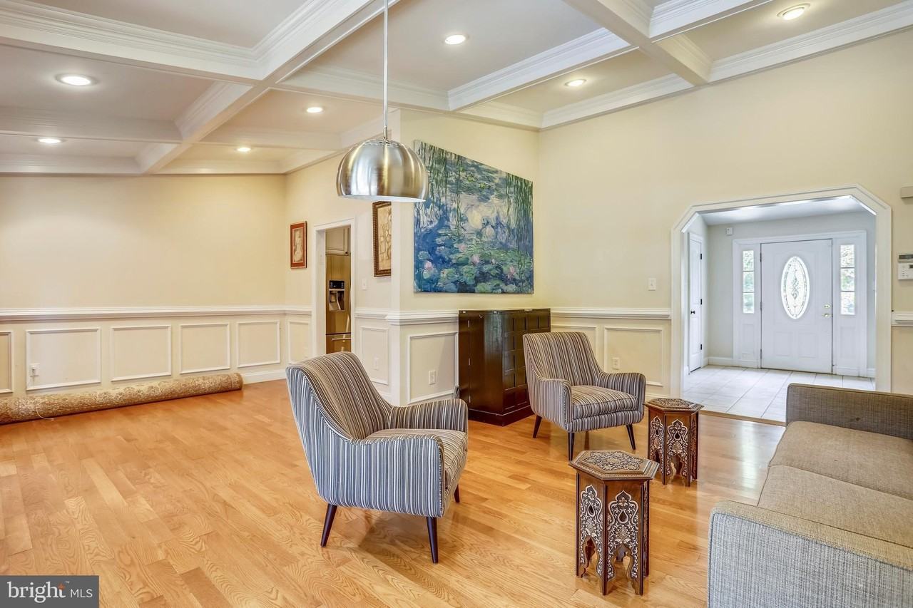 10145 Colebrook Ave - Photo 6 of 30