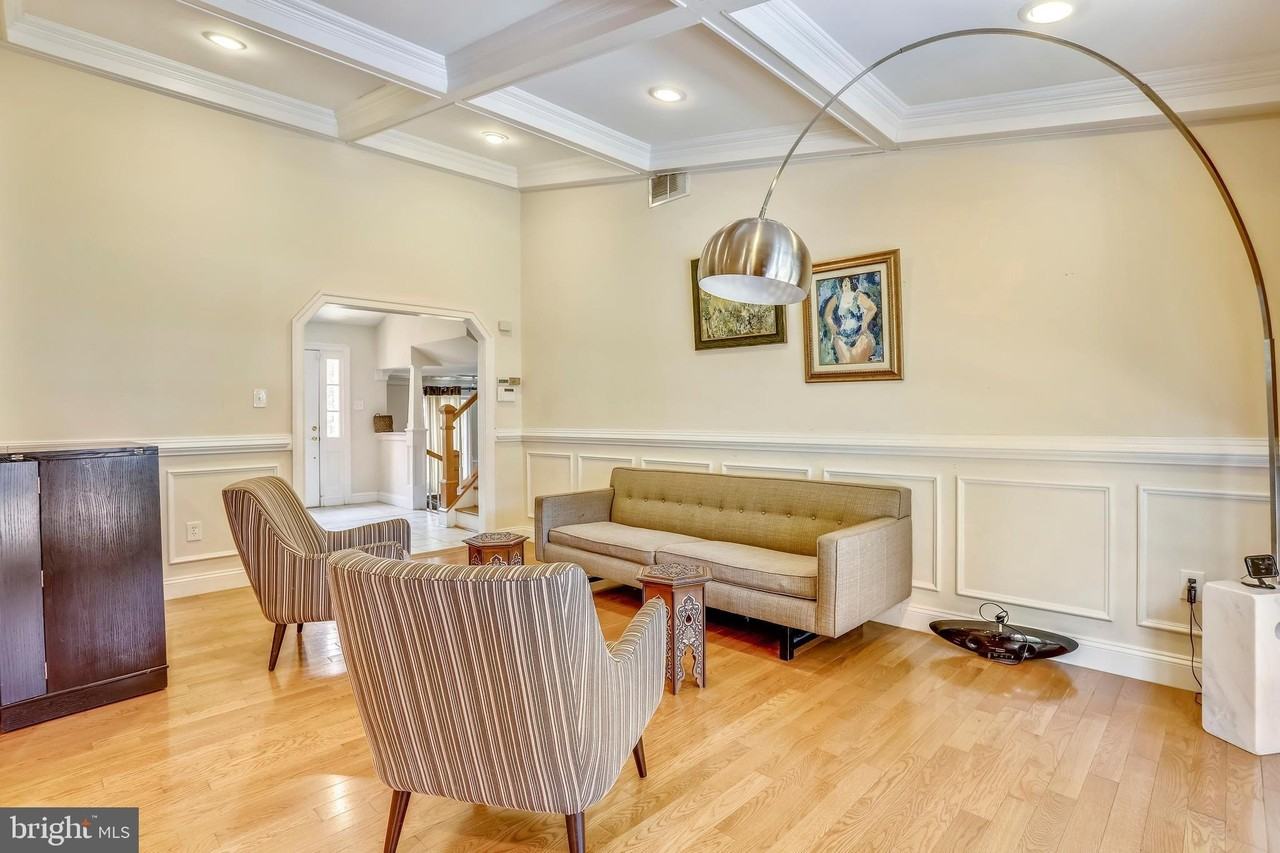 10145 Colebrook Ave - Photo 7 of 30