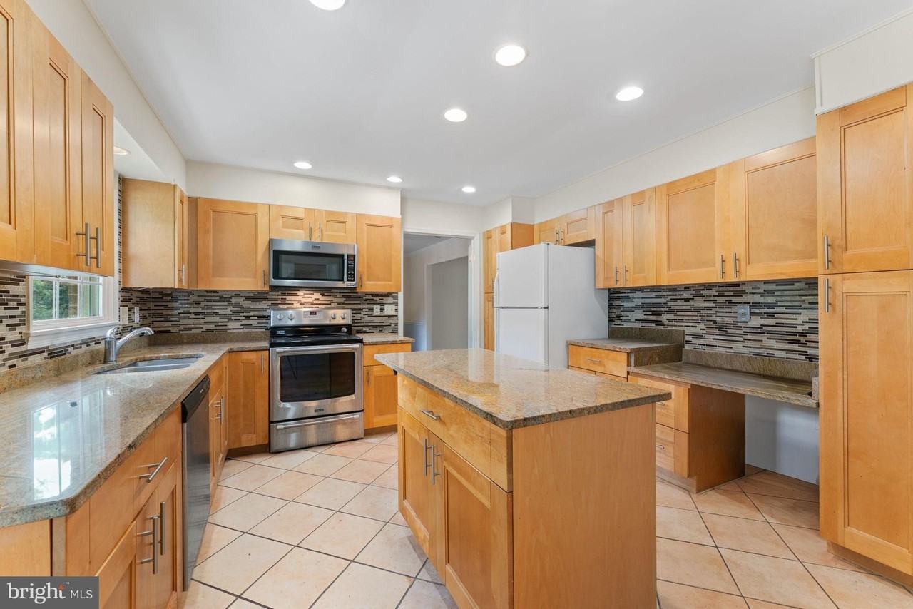 9 Snug Hill Ct - Photo 4 of 50