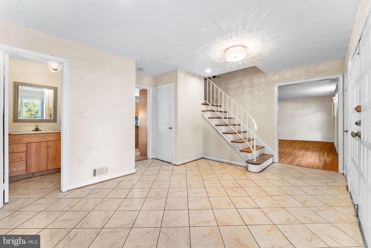 9 Snug Hill Ct - Photo 7 of 50